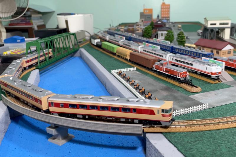 Featured image of post Mike's Dream Japanese N Scale Model Railroad With 1980's Trains And Road Vehicles